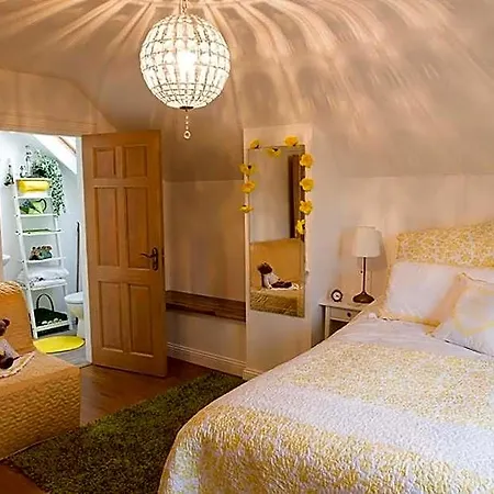 Cherrytree House 4* موفيل