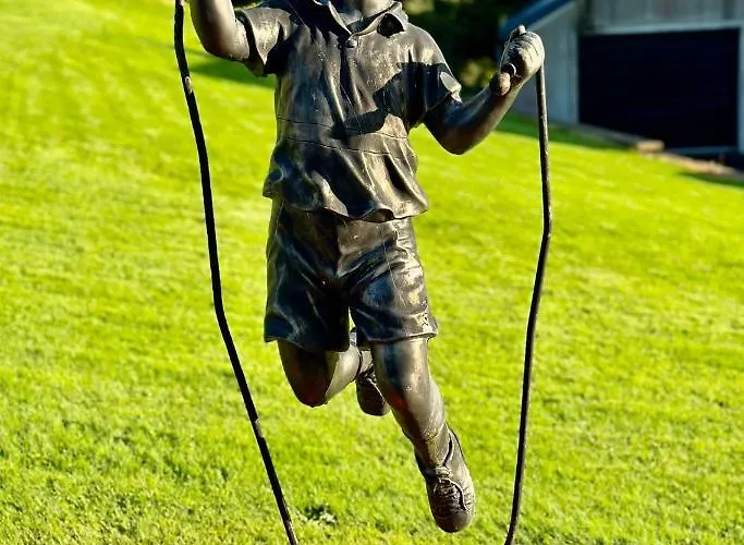 Cherrytree House 모빌