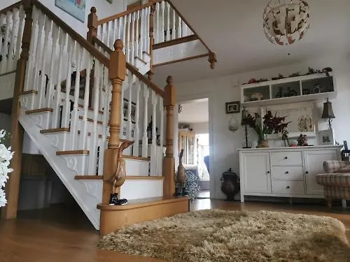 Cherrytree House B&B 모빌